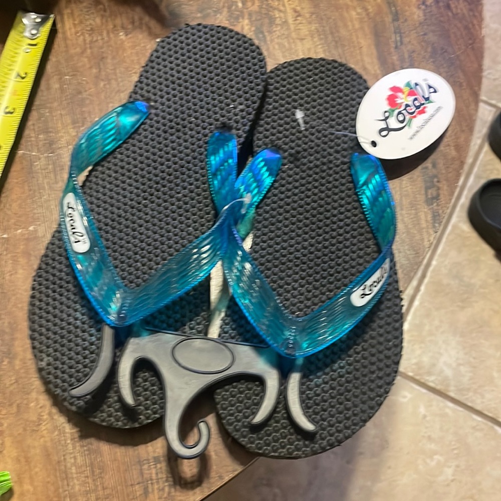 NWT locals flip flops. Blue/green & black. Sz 6 -no tag